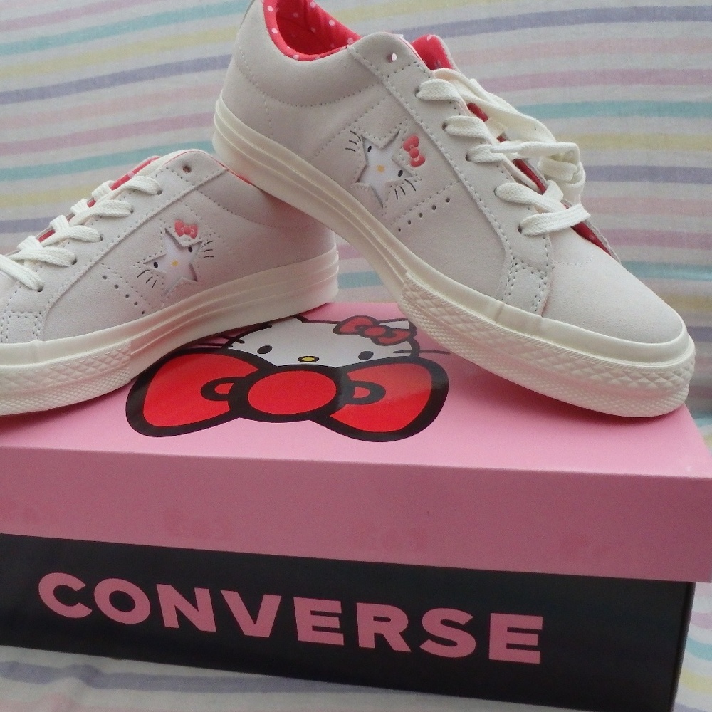 BRAND NEW!!! NEVER WORN!!! HELLO KITTY LOVERS!!!